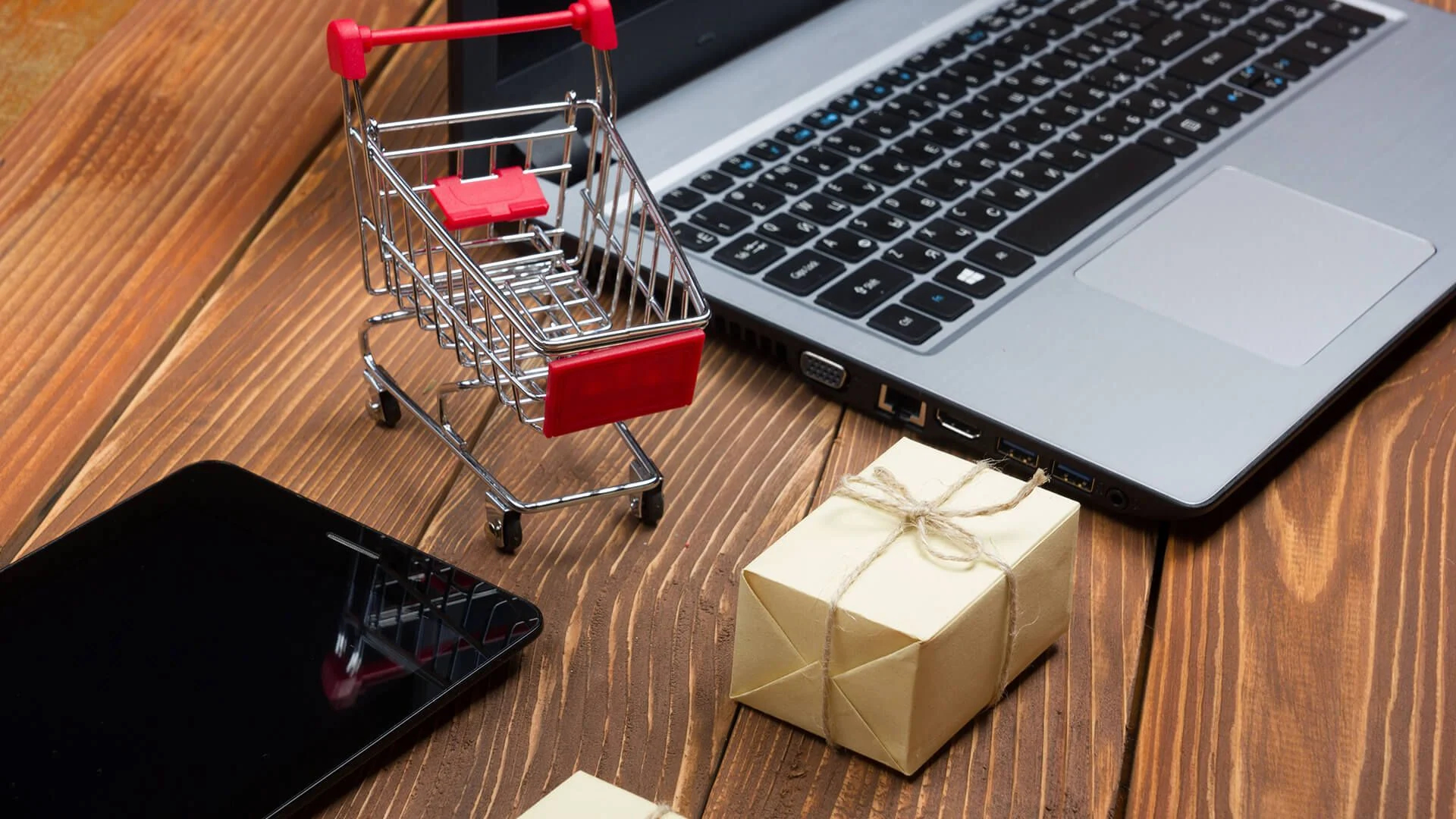  5 Big Benefits of Online Stores for Small Businesses